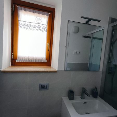 Casa Lisetta, 3-Room Apartment With Lake View トッリ・デル・ベーナコ エクステリア 写真