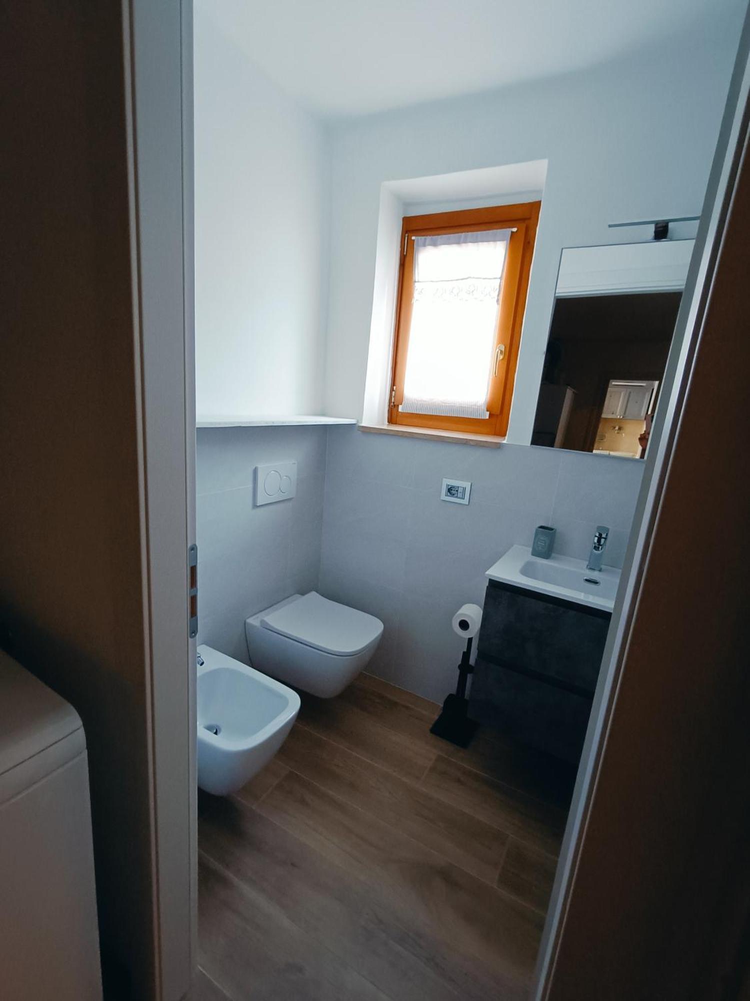 Casa Lisetta, 3-Room Apartment With Lake View トッリ・デル・ベーナコ エクステリア 写真